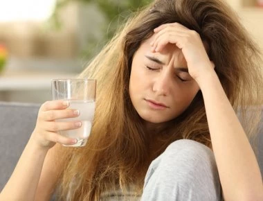 Το hangover αποδυναμώνει τον εγκέφαλο